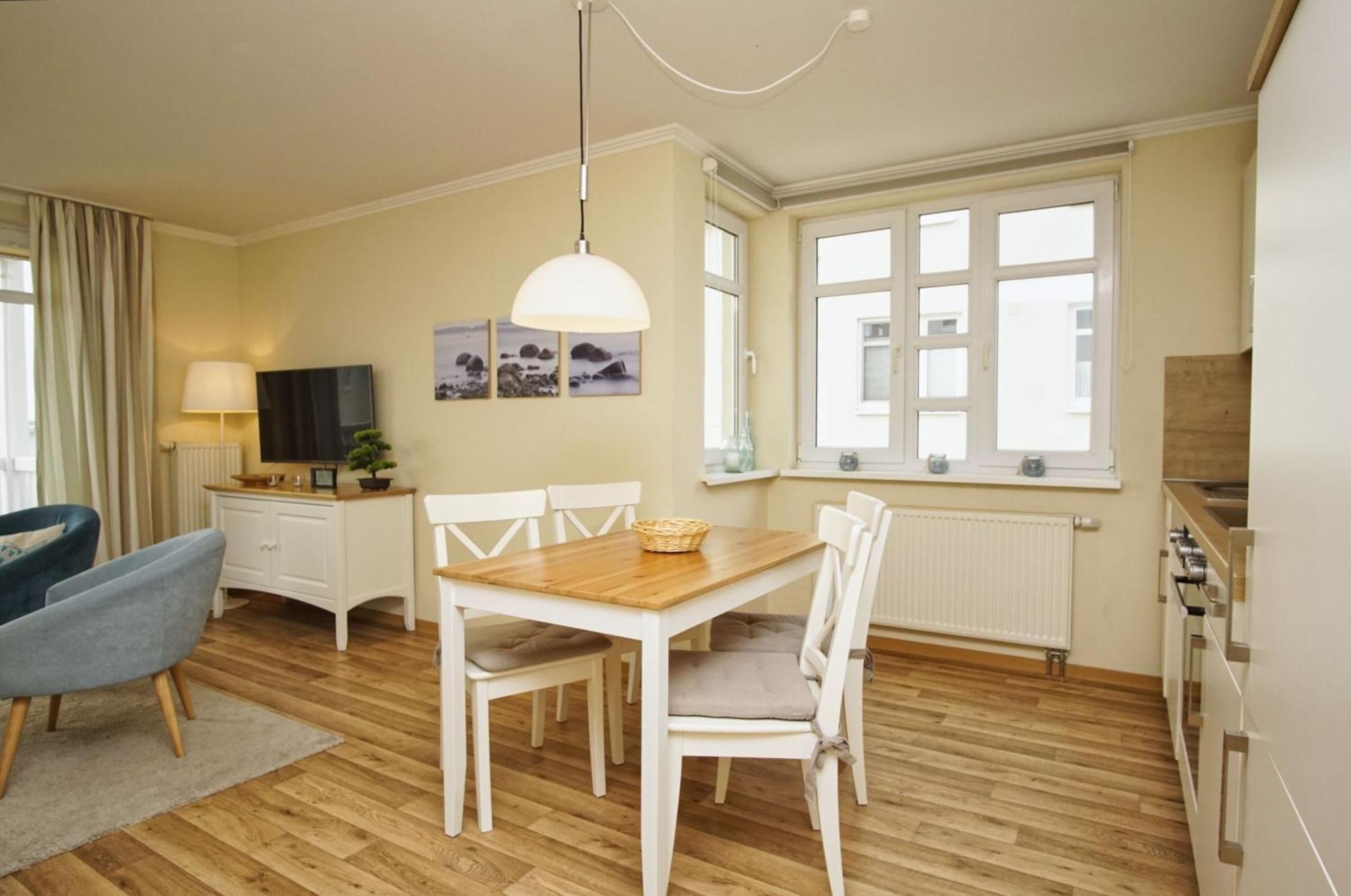 Mit Meerblick Und Balkon, Gratis Nutzung Vom Ahoi Erlebnisbad Und Sauna In Sellin - Meeresblick Fewo 38 Гьорен Екстериор снимка